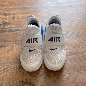 Boys Nike Air Max 270 size 3.5